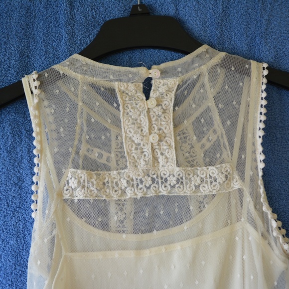 Monteau White Lace Top w/ Under Shirt - Picture 5 of 8